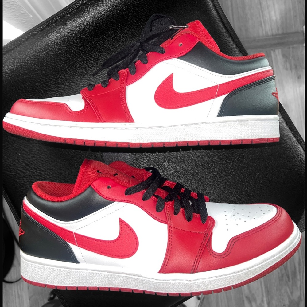 NIKE JORDAN 1 LOWS
